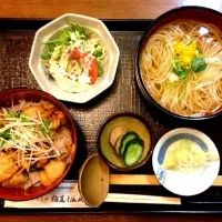 Snapdishの料理写真:比内地鶏の照焼丼と稲庭うどんセット|グラディスさん