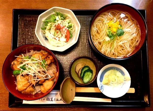 比内地鶏の照焼丼と稲庭うどんセット|グラディスさん