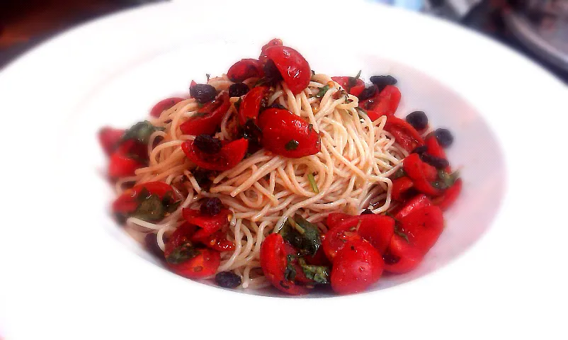 Angel Hair with tomato,basil and balsamic|廖耀鳴さん