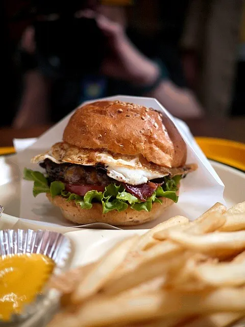 Snapdishの料理写真:NAKAMEGURO BURGER|イノウエシンゴさん