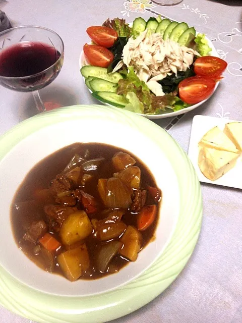 ♡ビーフシチュー  トマトと鶏ササミサラダ♡🍅|チエさん