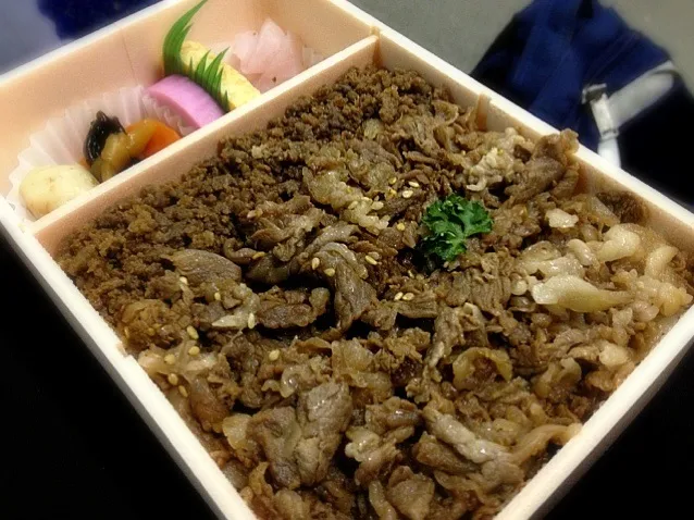 米沢名物 牛丼弁当 牛肉どまん中|川奈さん