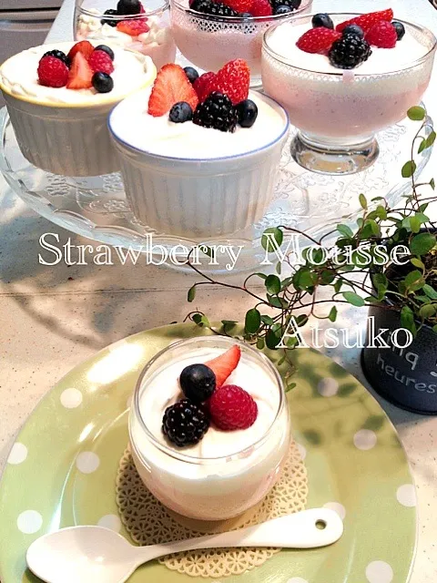 Snapdishの料理写真:🍓🍓ストロベリー ムースケーキ🍓🍓|あっちゃんさん