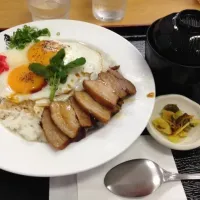 Snapdishの料理写真:豚玉卵飯|しまさん