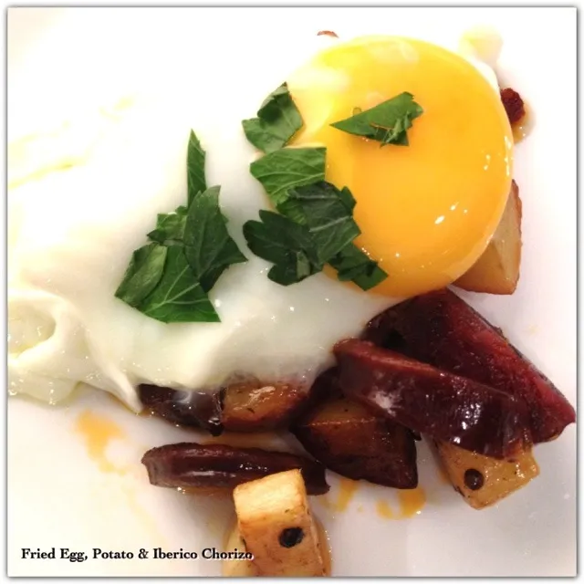 Fried egg, potatoes & Iberico chorizo|12Dragonさん