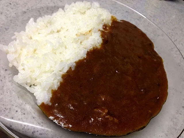 金龍カレー♪ スパイシーでコクもあってなかなか旨い！やはり大阪人に合わせてるんかな〜|たけうちさん