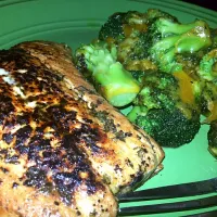 Snapdishの料理写真:Salmon n Cheesy Broccoli. .|Goldaさん