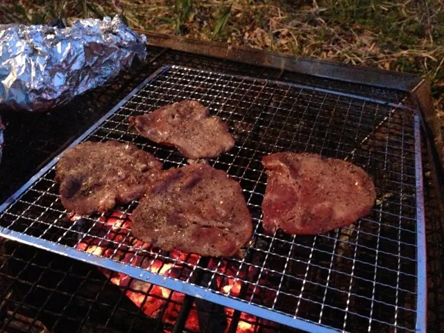 キャンプめし〜牛タンの炭火焼|こうじさん