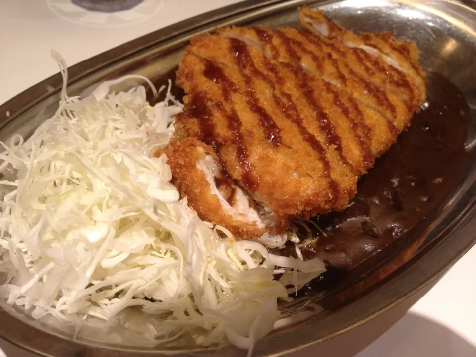 Snapdishの料理写真:チキンカツカレーを頂きました。|momongatomoさん