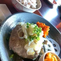 Snapdishの料理写真:ヨーグル豚のハンバーグ柚子胡椒ソース|白飯さん