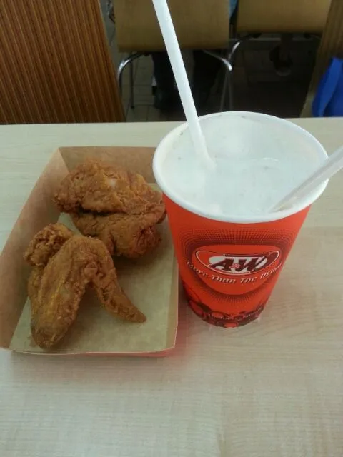 A&W Root Bear Float anf Fried Chicken|Mrs BNazさん