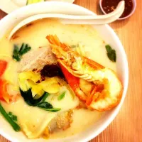 魚滑魚頭米粉湯 Fish paste and fried fish head noodle