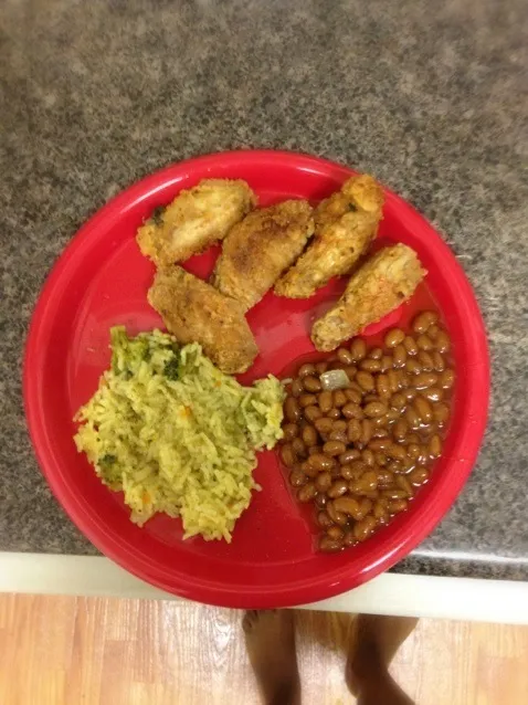 Fried chicken wings, chicken fried rice, And baked beans!!|nickey featherさん