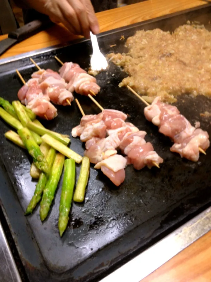 Snapdishの料理写真:焼き鳥とアスパラ|寺尾真次さん