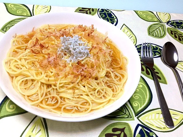 Snapdishの料理写真:梅ソースのしらすパスタ|みくさん