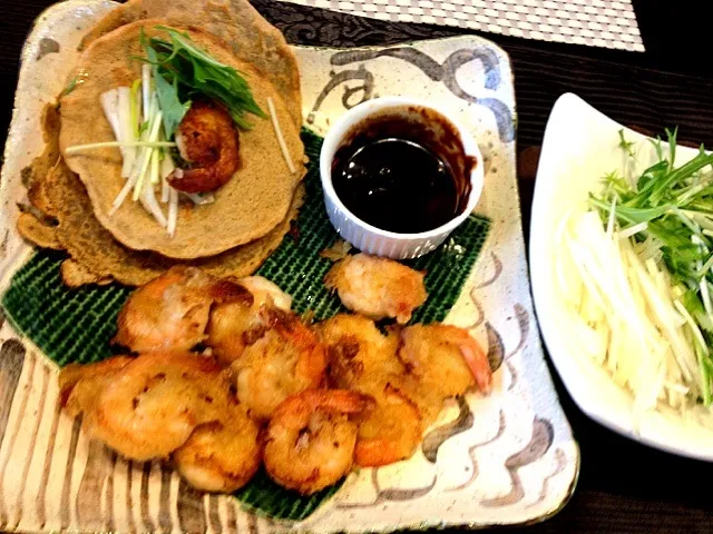 Snapdishの料理写真:蕎麦グレープ海老天ぷら甜麺醤巻き|zcさん