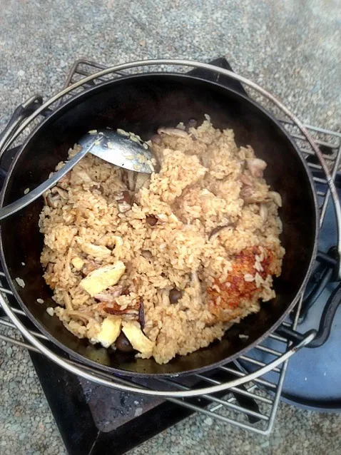 キャンプ料理 ダッチで炊き込みご飯|taka-chanさん