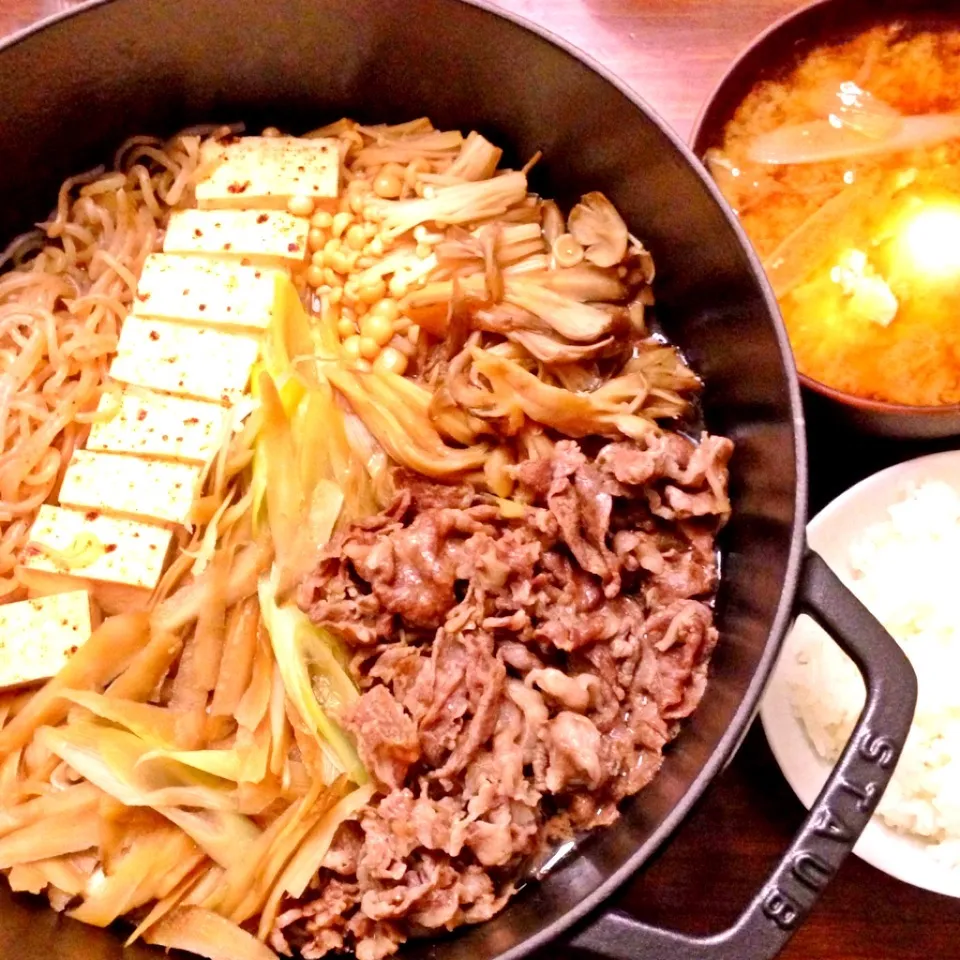 肉豆腐と長葱と半熟卵のお味噌汁|長谷川裕子さん