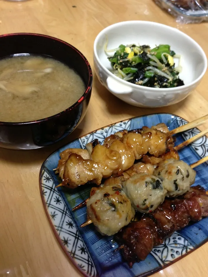 焼鳥、もやしとほうれん草のナムル、しめじと舞茸の味噌汁|せいこさん