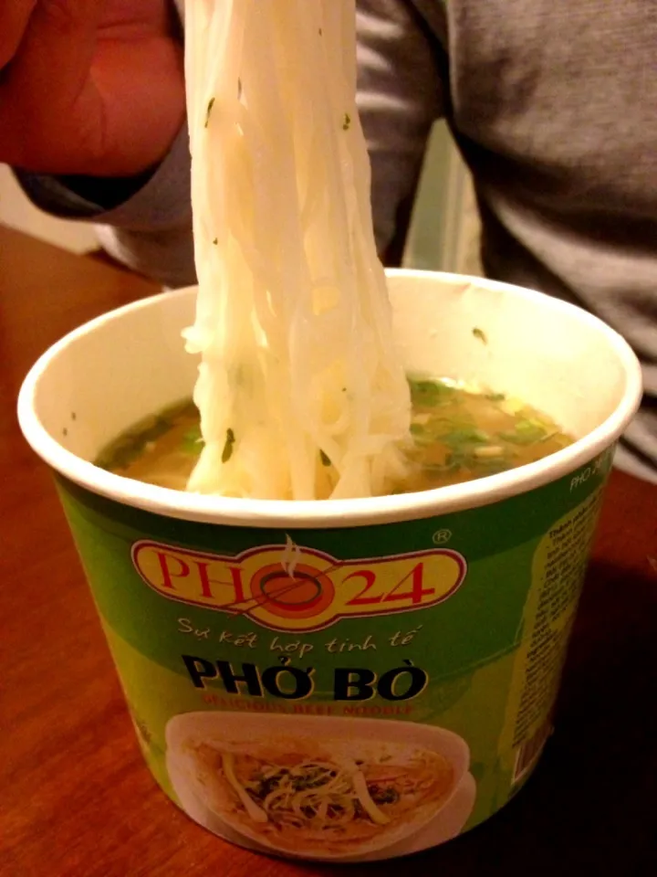 Snapdishの料理写真:ベトナム  ＰＨＯ  24   カップ麺|porotanさん