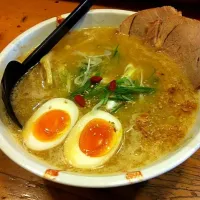 Snapdishの料理写真:札幌の[北一]の味噌ラーメン|しおさん