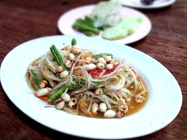 Snapdishの料理写真:Som Tam (Spicy Papaya Salad)|Pramuk R.さん