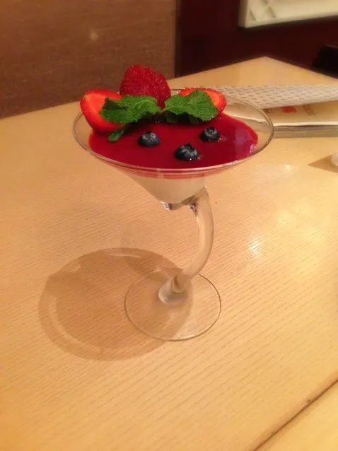 Raspberry panacotta|evita tandiyahさん