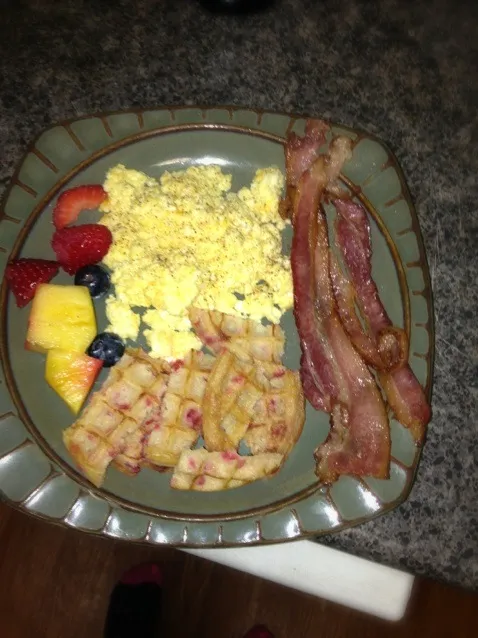 Breakfast ---- eggs, bacon, waffles and fruit!!!|nickey featherさん