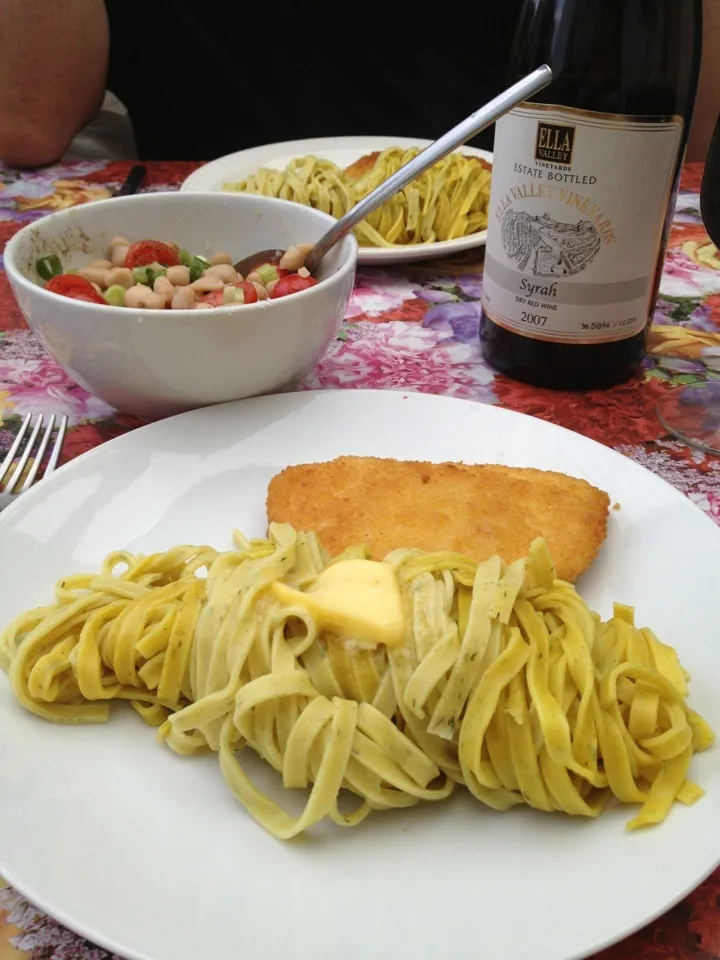 Pasta, veggie schnitzel, bean salad|Generaalさん