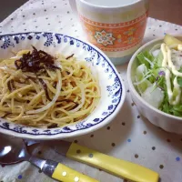 Snapdishの料理写真:昆布ともやしの和風パスタ|あやきちさん