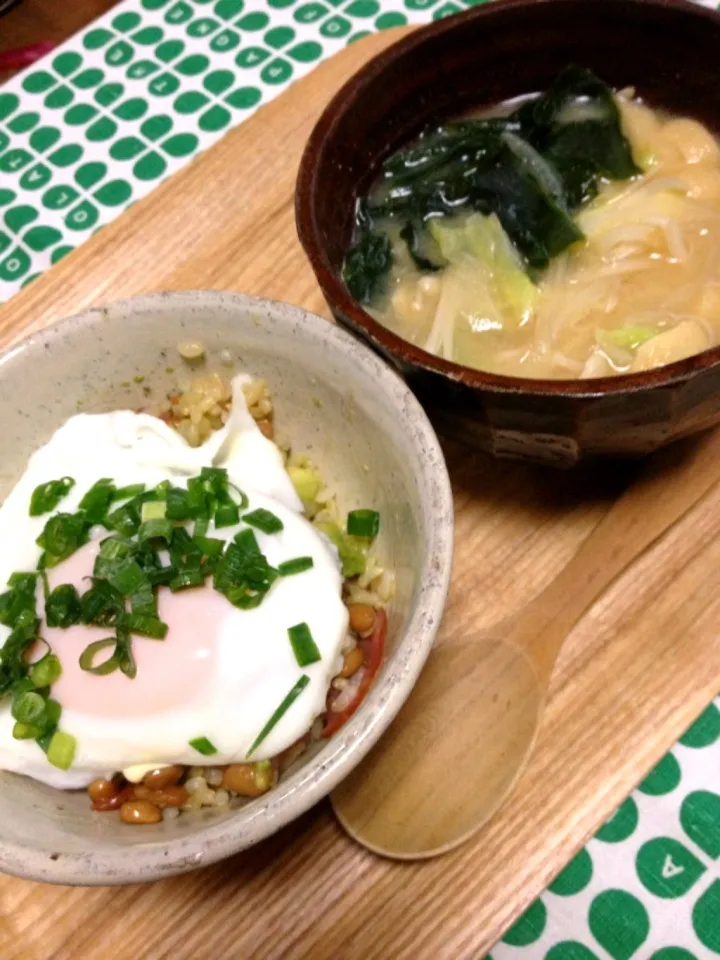 Snapdishの料理写真:アボ納豆生ハム丼&味噌汁☆|くうさん