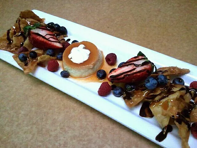 Flan with sopapillas chips and drizzled with caramel and chocolate and topped with fresh berries|Jacki Carterさん