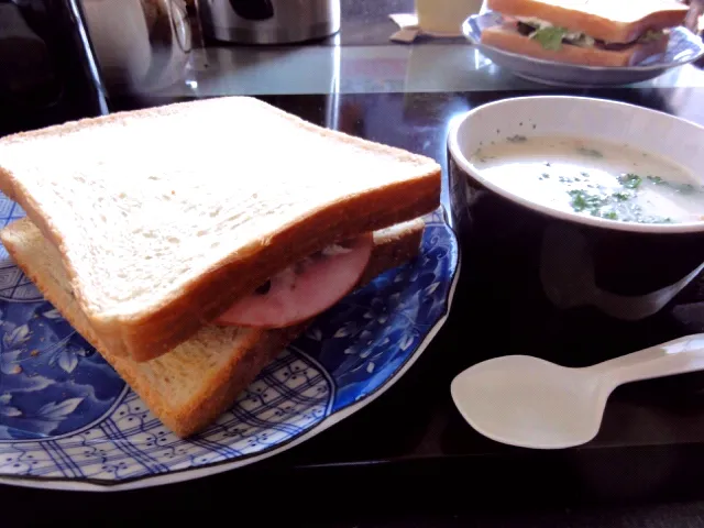 ハムとチーズのサンドイッチ|まぐろさん