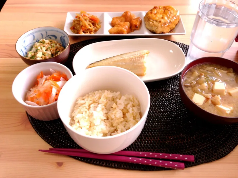 焼き魚と昨日の残り物朝ごはん♡|ERIさん