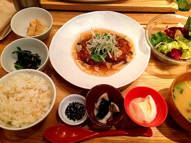 五穀ひじきの豆腐ハンバーグ定食|みおさん