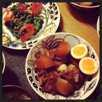 Snapdishの料理写真:豚の角煮&ほうれん草とトマトのツナサラダ|RYOKO FUJITAさん