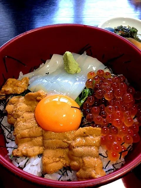 三色丼|HURAさん