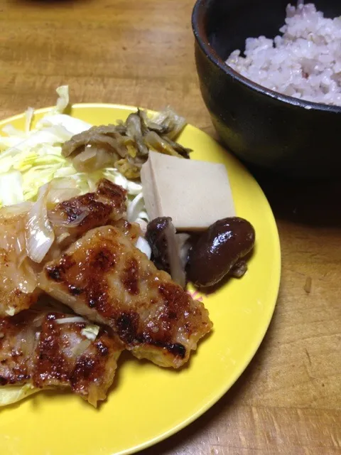 豚バラブロックで生姜焼き！高野豆腐と白菜の漬物添え！|うーたんさん