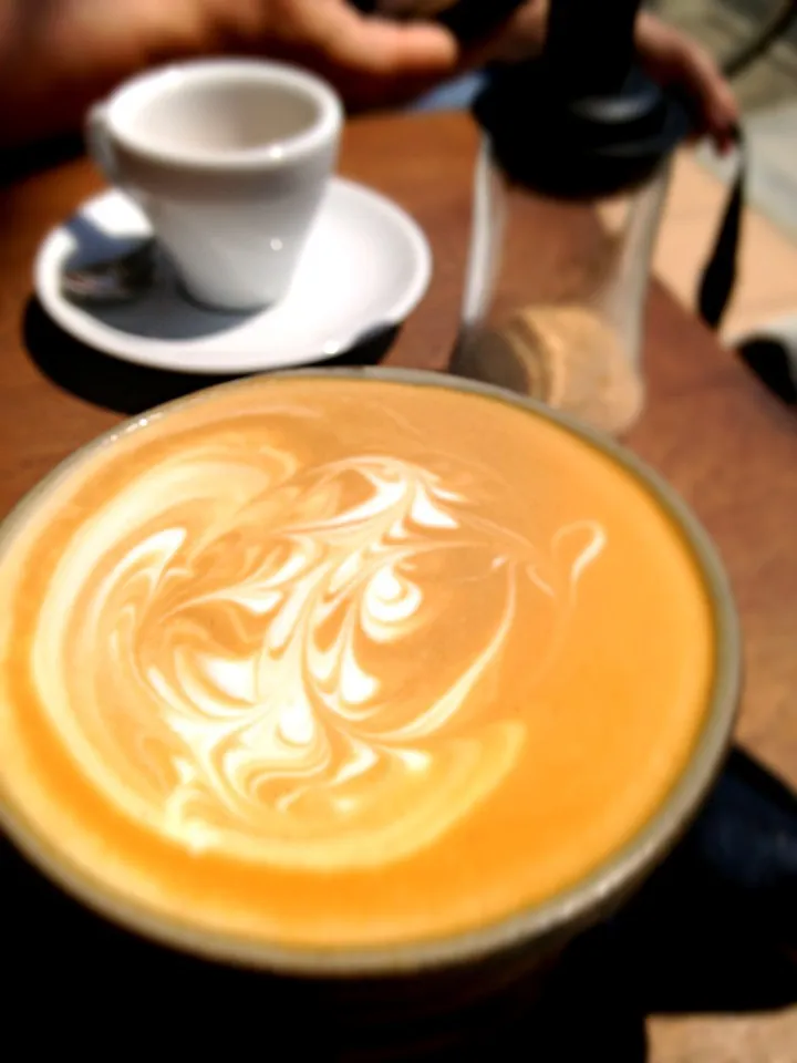 Slow Sunday latte|lauren shannonさん