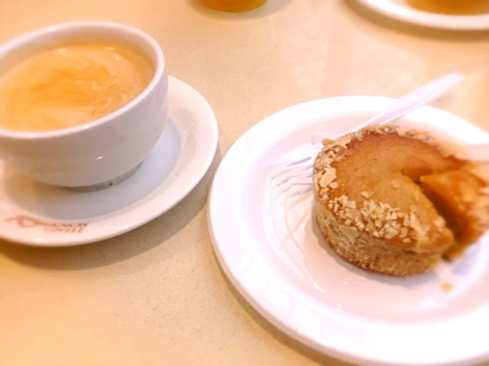 Flour less  pear cake & flat white|kazuko Tsujiさん