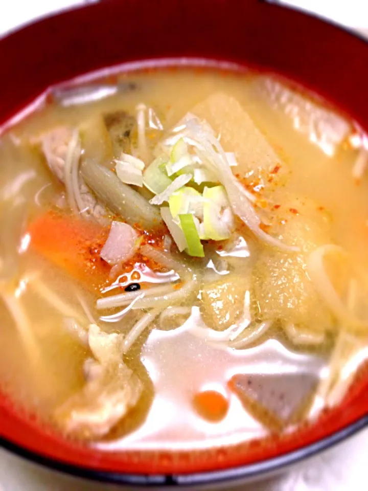 Snapdishの料理写真:tonjiru (Miso soup with Pork and Vegetable)☆豚汁 by 義母|🌈Ami🍻さん