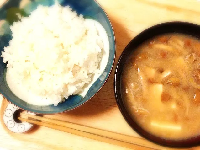 Snapdishの料理写真:なめこと豆腐の味噌汁、炊きたて御飯|ユキさん