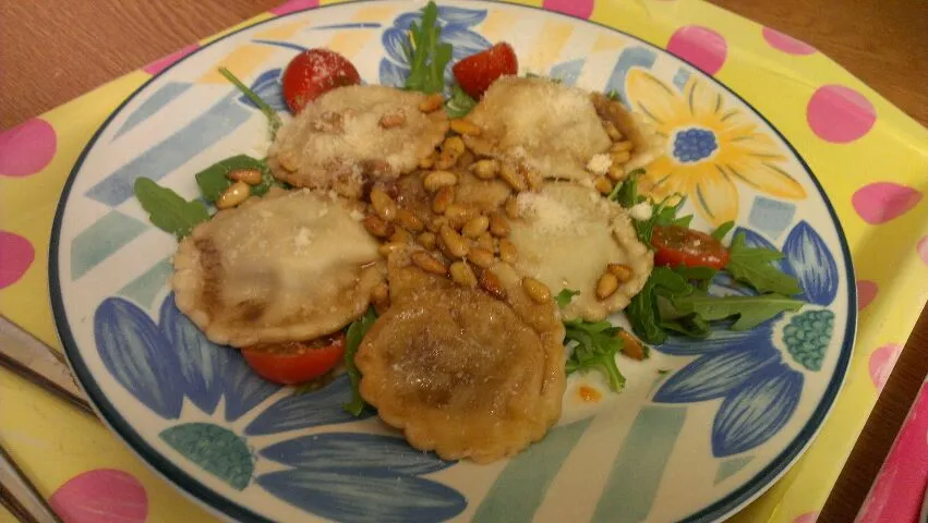 ravioli of roasted red onions, thyme, pinenuts and Maris piper potato|Dean Haylettさん