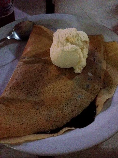 Snapdishの料理写真:Crepe de chocolate com sorvete 👌|Beatriz Camposさん