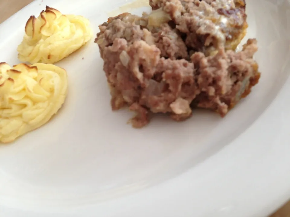 Meatloaf with duchess potatoes|ozzy sparaさん