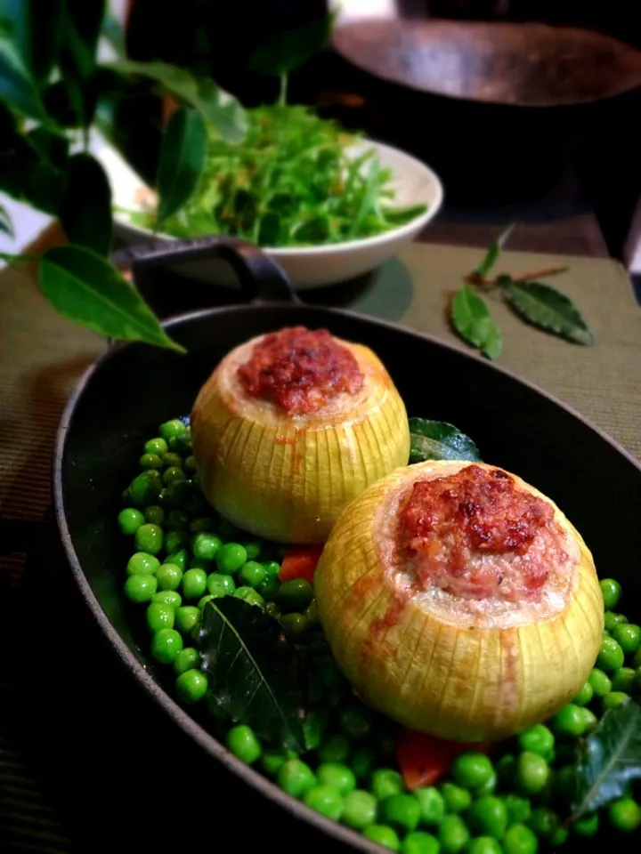 Snapdishの料理写真:Baked stuffed onion with pork and fennel|rick chanさん