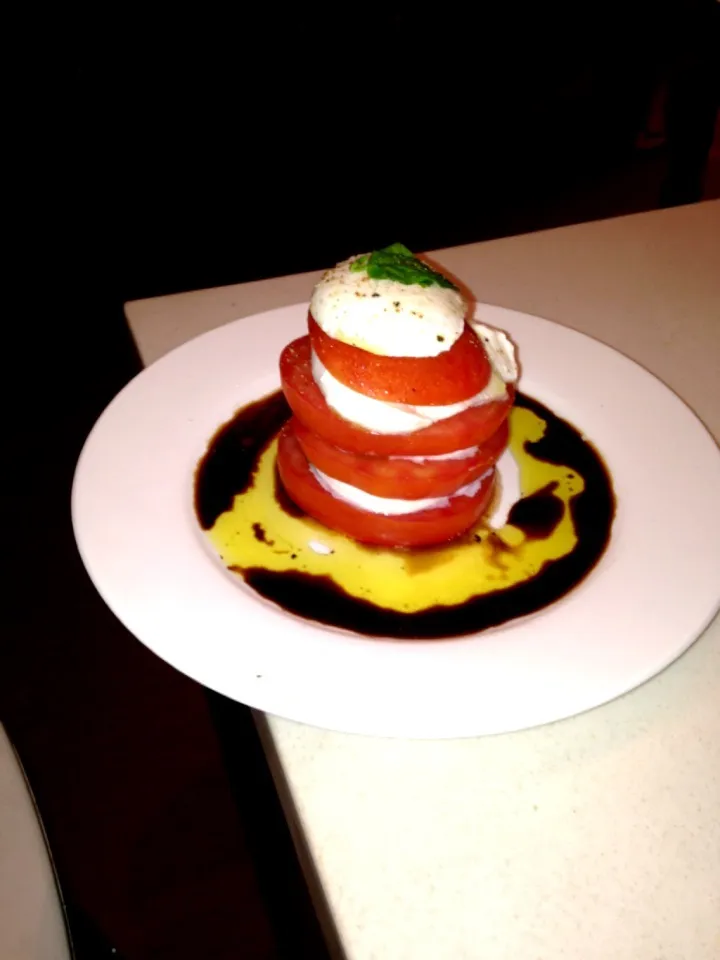 Snapdishの料理写真:Caprese Salad|merlissaさん