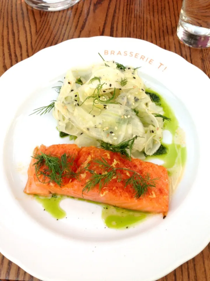 Snapdishの料理写真:Salmon with fenouil salad|Carine Rafieさん