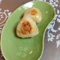 Snapdishの料理写真:タケノコご飯焼きおにぎり|鈴木雅耶子さん