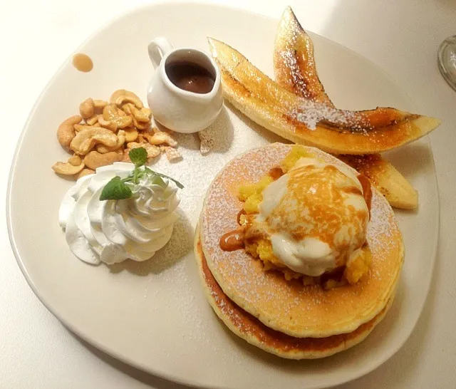 Pancake with ice cream and caramel banana 🍯🍌🍦🍪|Nonononoさん